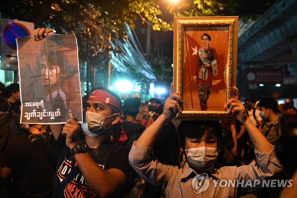 유엔 안보리 "미얀마 사태에 깊은 우려…수치 석방하라"