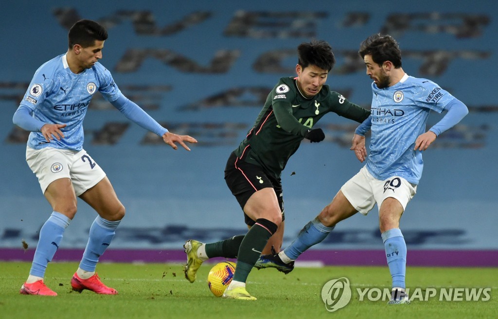 Son Heung-min jumped to make'bleed' on his ankle...  I was exhausted, but even the fullback role