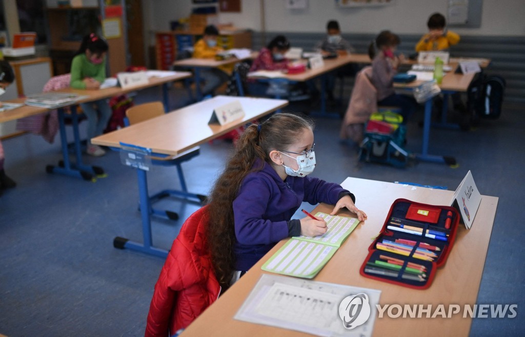 독일 초등학교·유치원 두달여만에 개학…"교사 백신 우선접종"