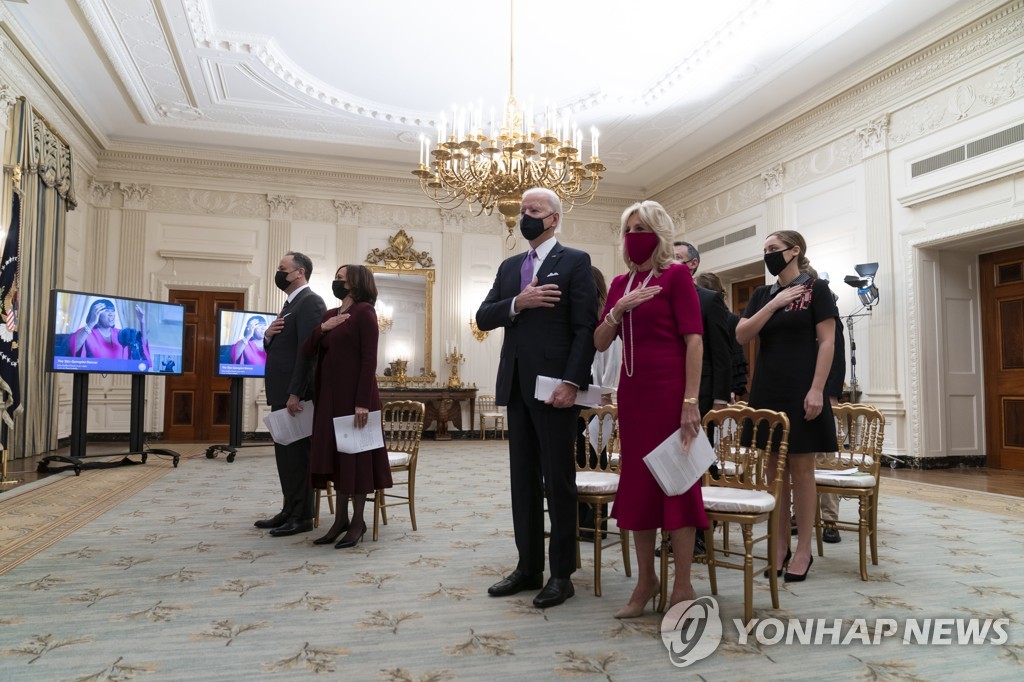 바이든, 조찬기도회서 '통합' 강조…트럼프는 메시지 안보내