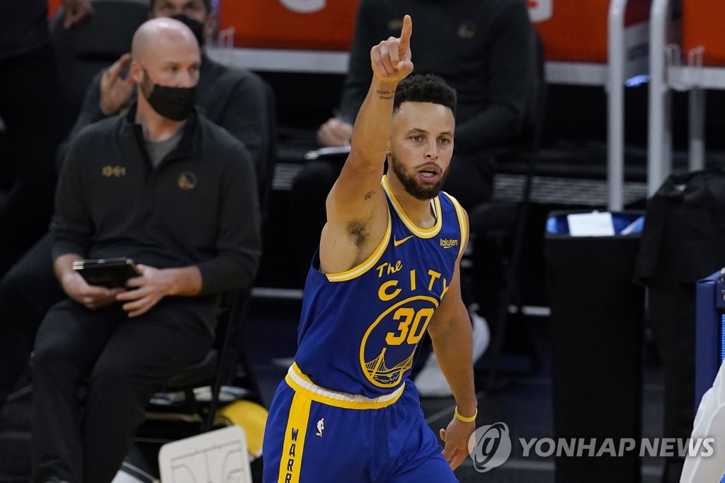 '커리 40득점' NBA 골든스테이트, 올랜도 누르고 2연승