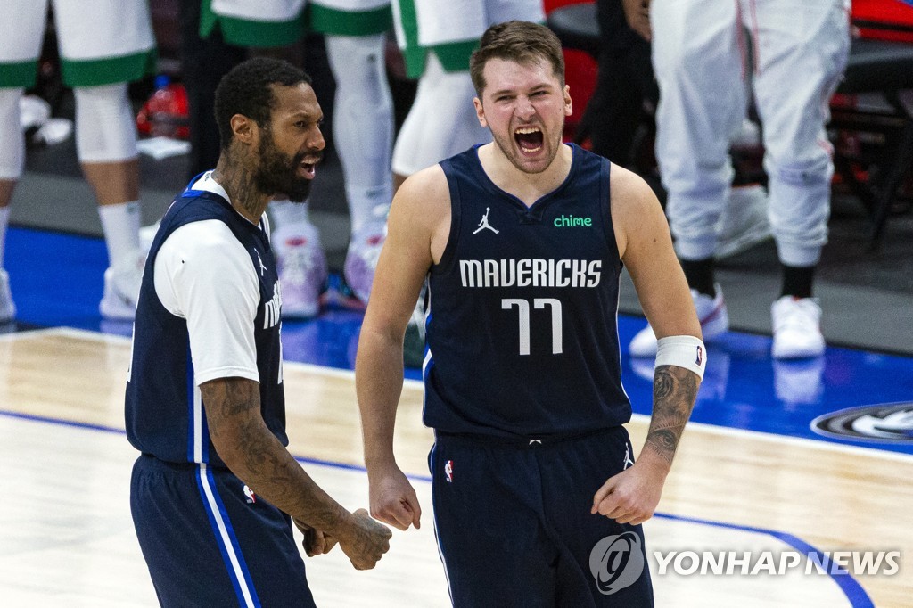 돈치치가 끝냈다…NBA 댈러스, 보스턴에 짜릿한 3점차 승리