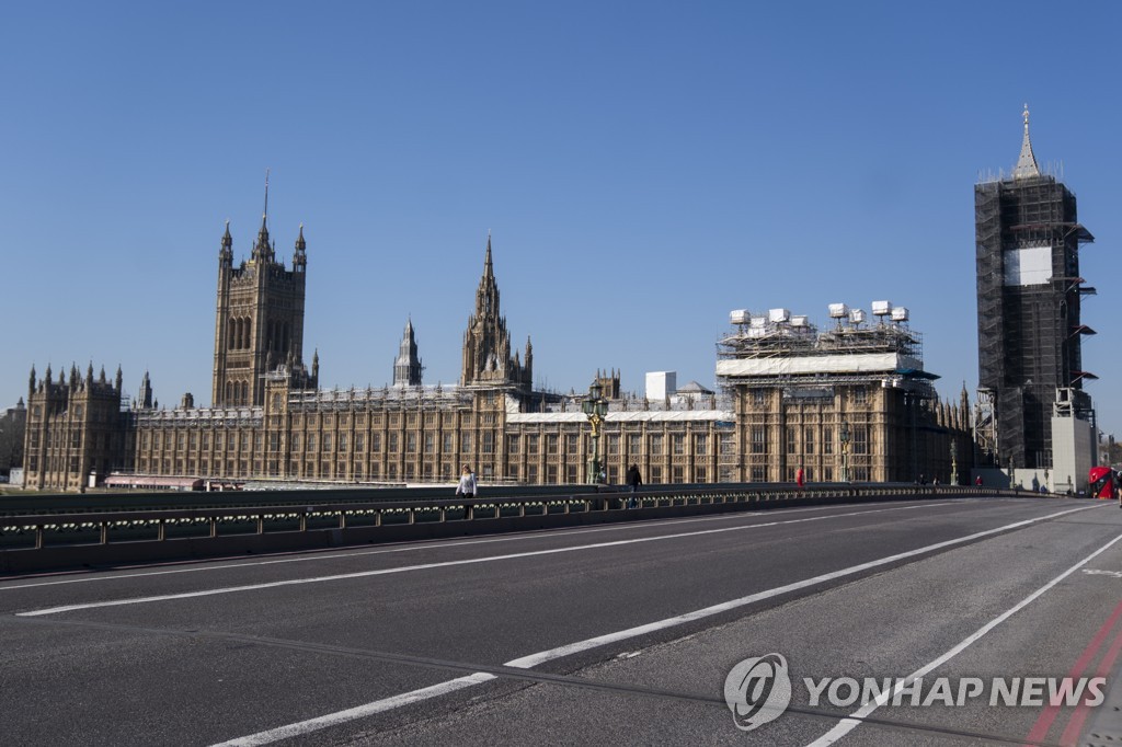 영국, 중국 겨냥해 '인종청소 가담국 무역제재' 추진