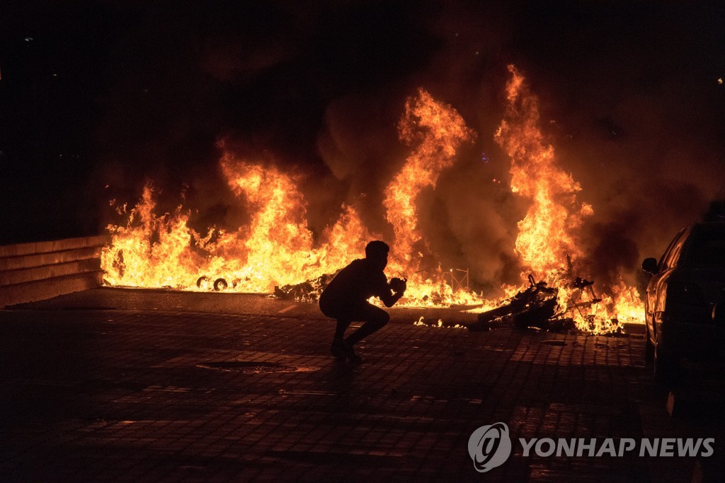 스페인 래퍼, 테러 미화·왕실 모욕 혐의 실형…곳곳 항의 시위