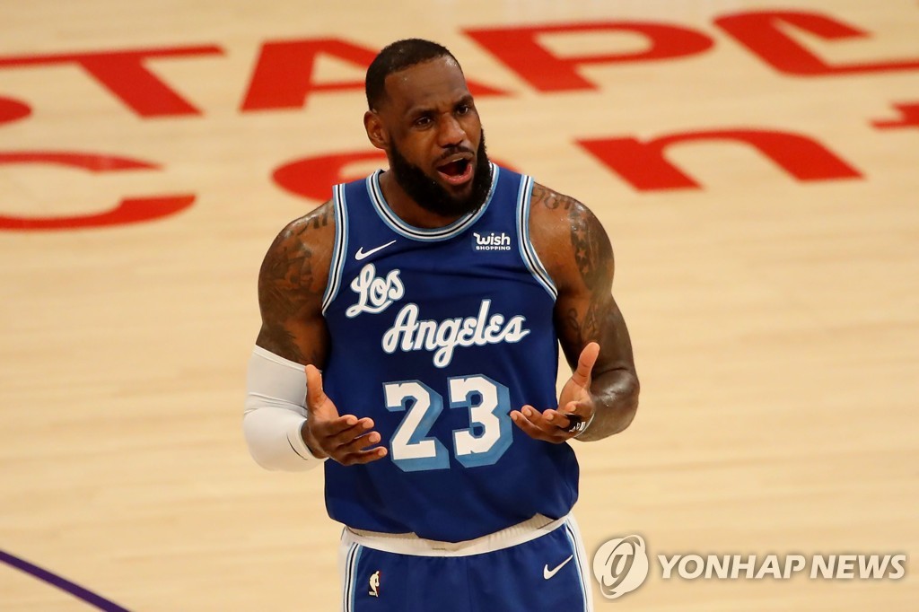 NBA 브루클린 '제임스 통산 3만5천득점' 레이커스 꺾고 5연승