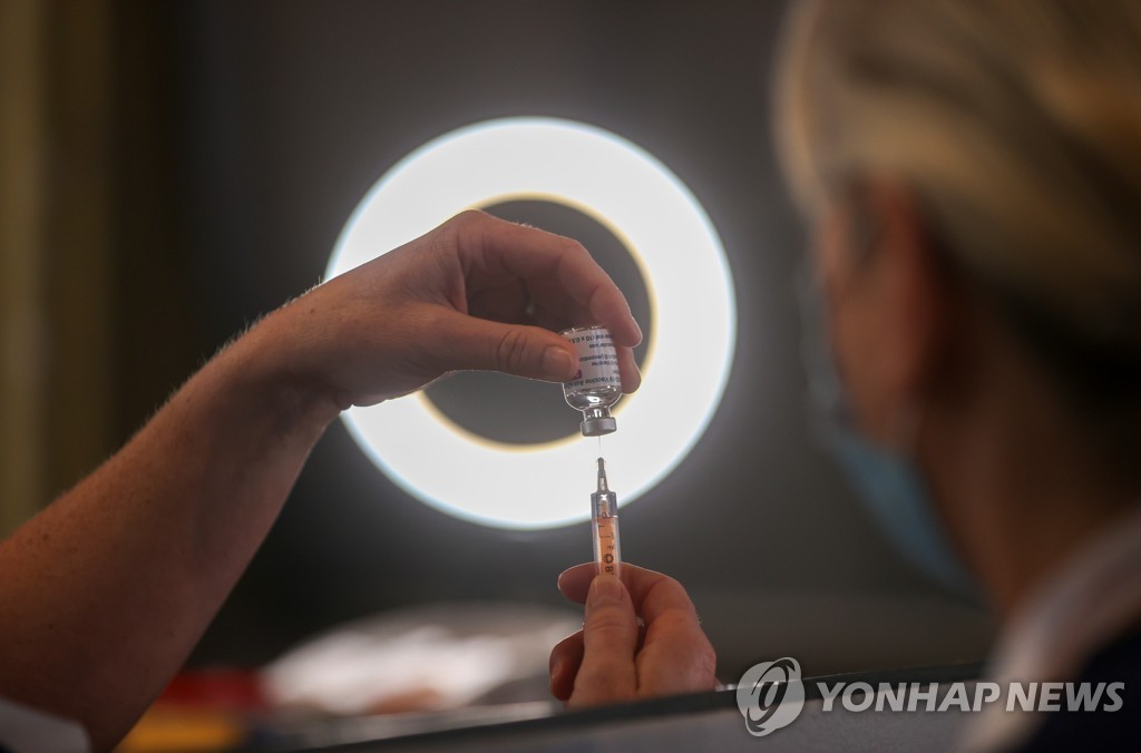 "백신 접종자도 여전히 코로나 전파 가능"[하와이대 연구]