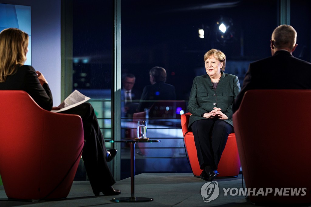 메르켈 총리 "EU가 승인한다면 러시아 백신도 환영"