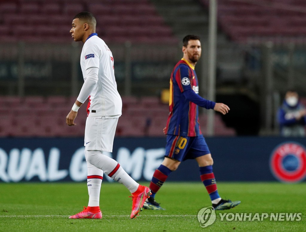 음바페 3골에 빛바랜 메시 PK골…PSG, 바르사에 4-1 대역전극