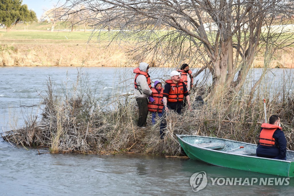 북극한파 뚫고 강 건너 미국 가려던 온두라스 8살 소년 숨져