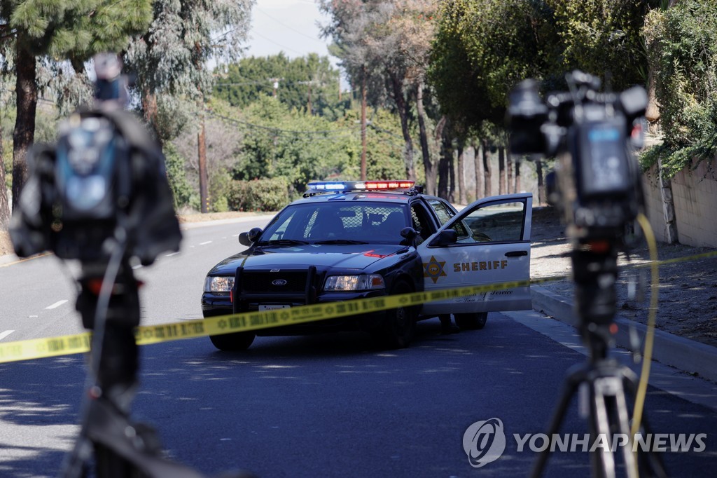 '골프황제' 타이거 우즈 차 9ｍ 굴러 전복사고…긴급 다리수술(종합2보)