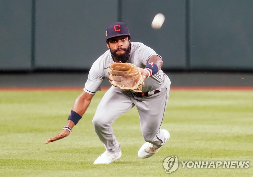 디실즈, 마이너 계약으로 텍사스 복귀…초청 선수로 캠프 합류