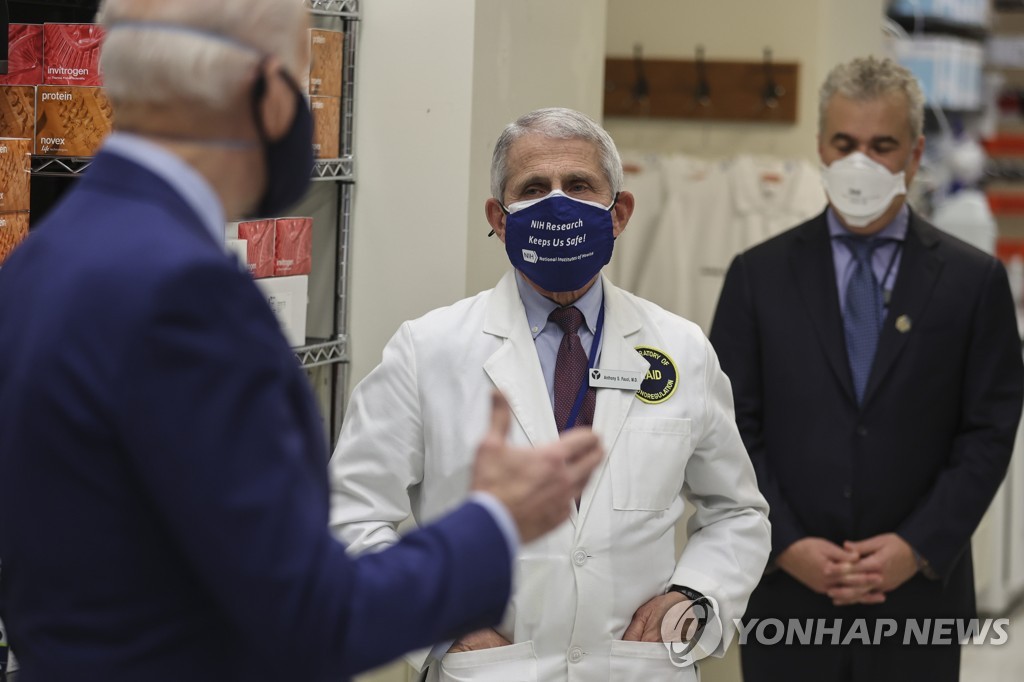 파우치 "4월부터 일반인에 코로나 백신 접종 가능"