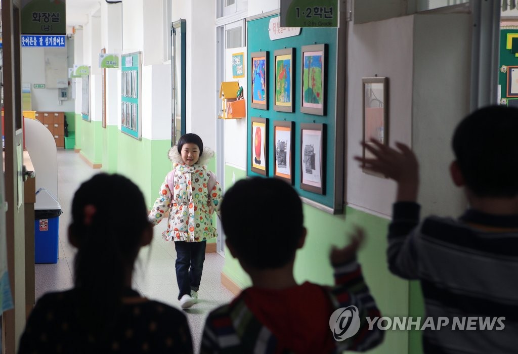 학교에 닥친 저출생 여파…강원 초·중·고 19곳 신입생 '0명'