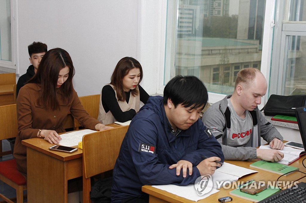 北대학, 외국학자 강의 듣고 해외잡지 분석…국제흐름 따라잡기