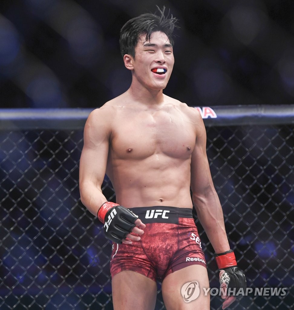 최승우, 잘랄에 심판 전원일치 판정승…UFC 2연승