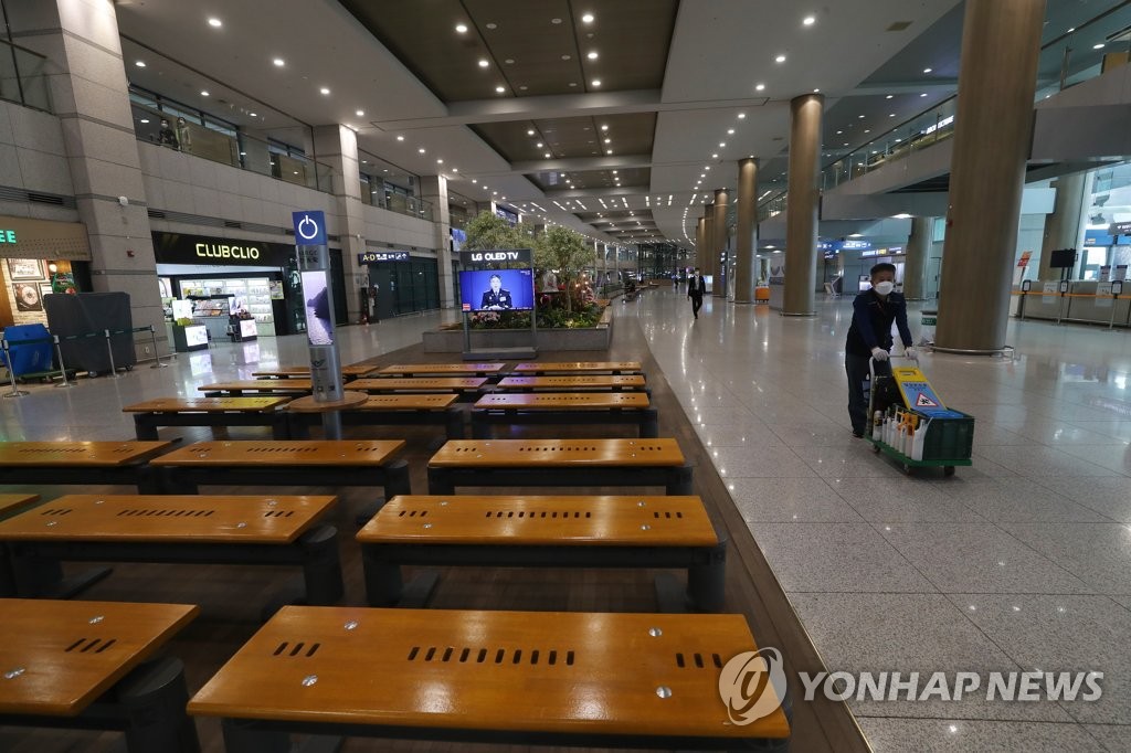 인천공항 시설관리 노조 간부 파업…임금교섭 재개 촉구