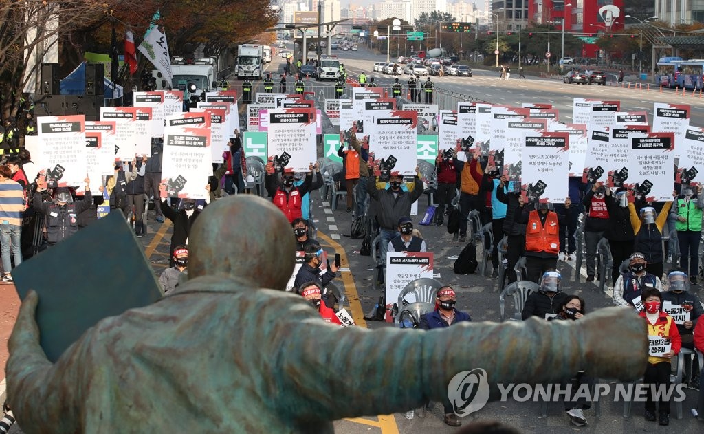 경찰, '전태일 50주기 집회' 참가자 2명 집시법 위반 송치