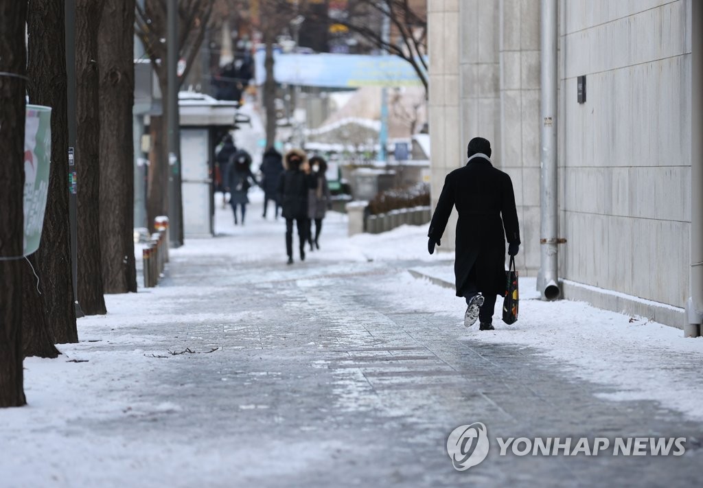 중부내륙 아침 영하권…출근길 빙판 주의