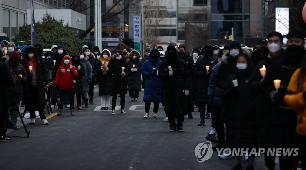 경찰, '헬스장 집합금지 완화' 촛불집회 집시법 위반 내사
