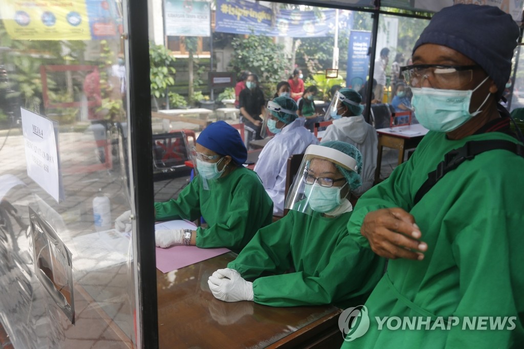 세계각국 속속 백신접종…목적지 집단면역까진 산넘어산