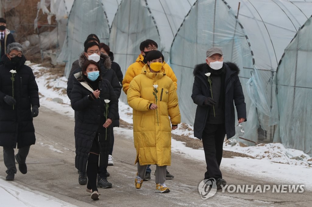 외국인 계절 근로자용 비닐하우스 '숙소' 근절한다