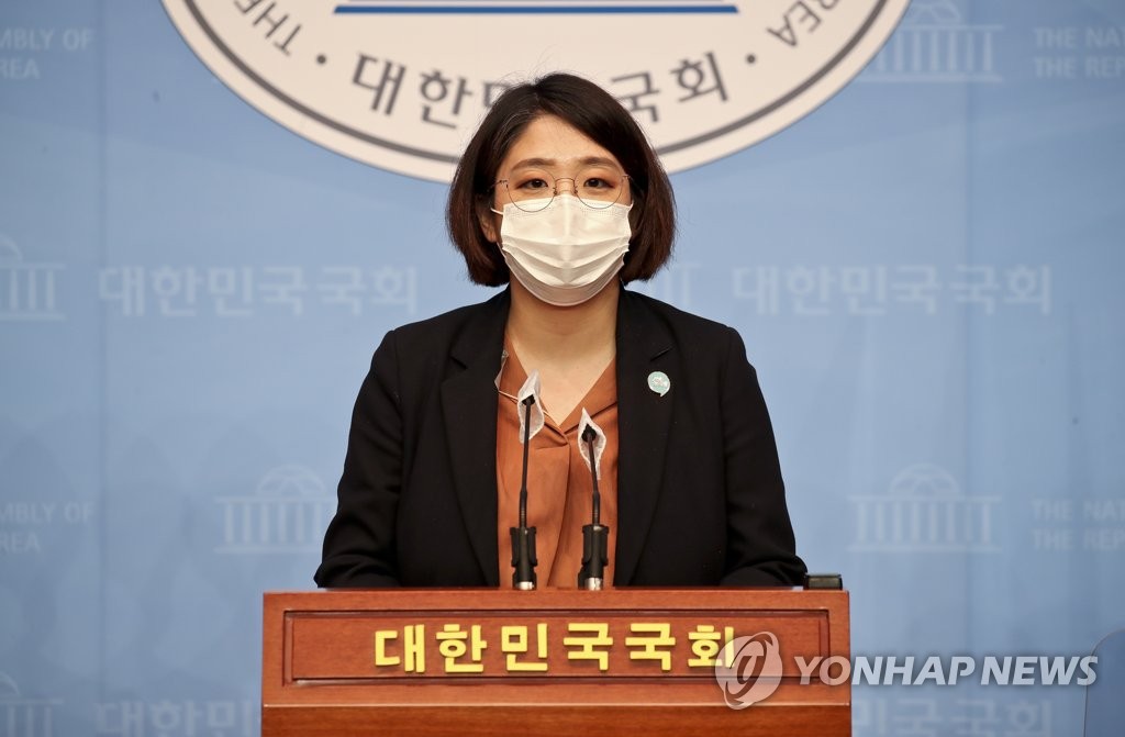 기본소득당 용혜인 "이낙연·정세균 상상력 빈곤 안타까워"