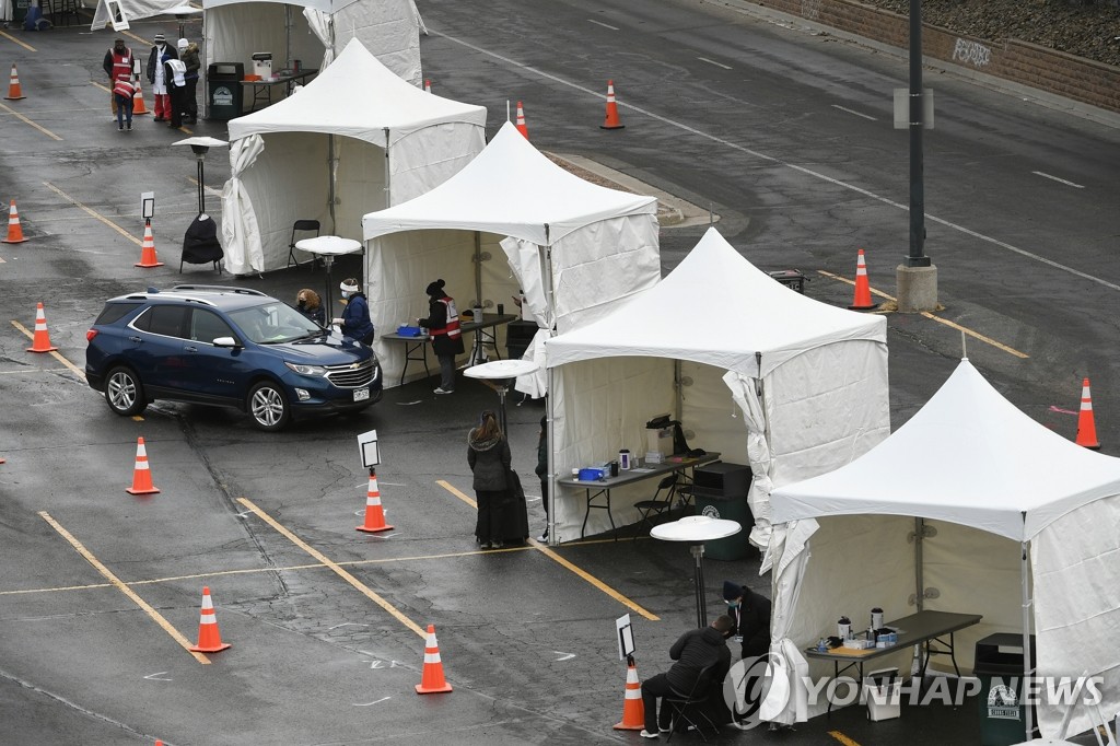 할머니처럼 변장하고…미 백신 접종소에 '가짜 노인' 속출