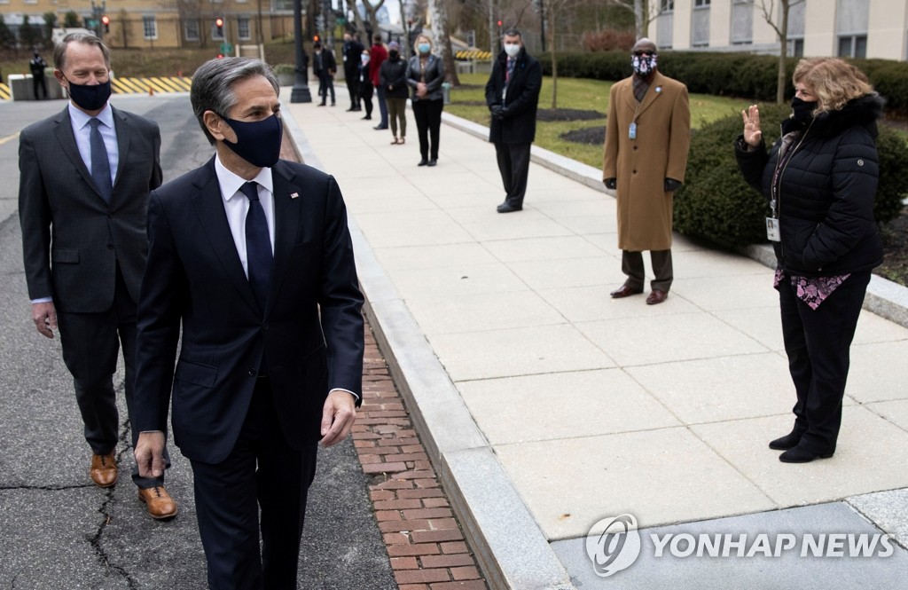 "해외 근무 미 외교관들, 러시아 등 주재국에 백신접종 요청"