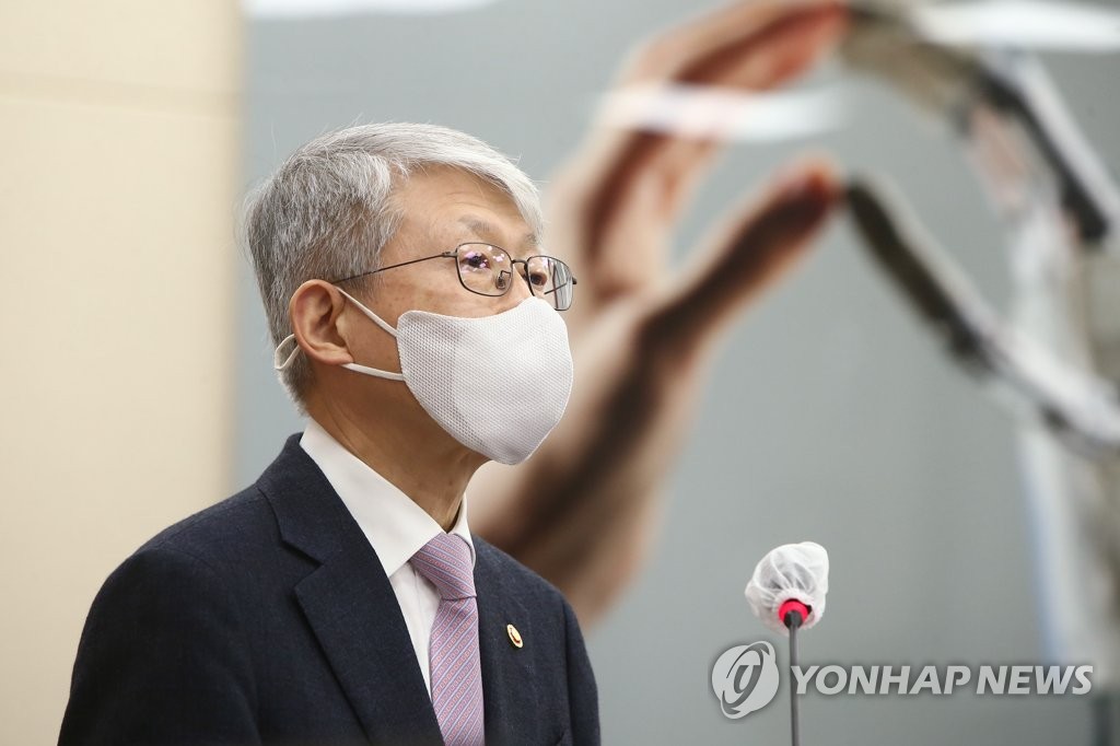 최기영 "국산 코로나19 백신 연내 개발·보급 장담하기 어려워"