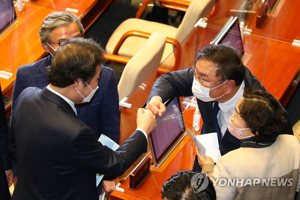 당정, 4차 재난지원금 정면 충돌…조기 지급 차질 빚을 듯