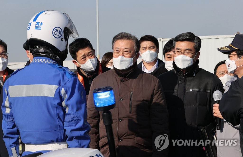 "국민 염려 없도록"…문대통령, 백신 수송훈련 직접 챙겨(종합)