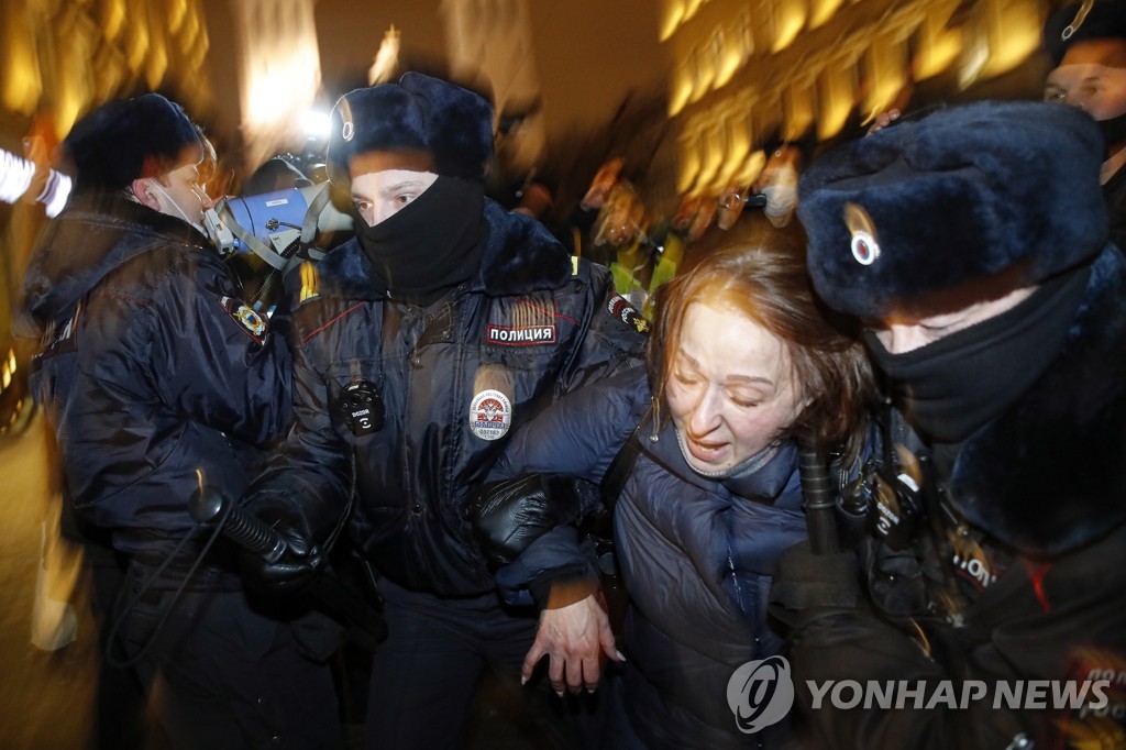 "나발니, 모스크바 인근 교도소 이송될 듯"…집유 취소 판결로