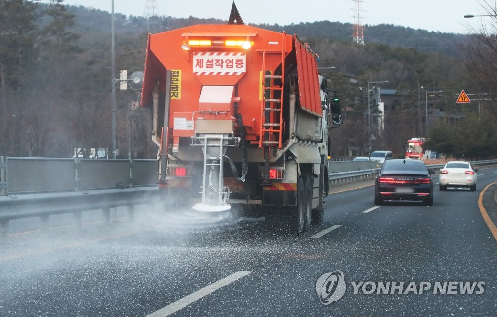 밤사이에 '펑펑' 수원 7.3㎝…"경기남부 출근대란 없어"