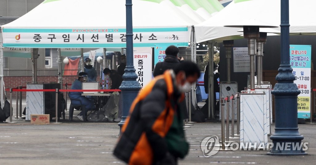 [3보] 신규확진 444명, 엿새만에 다시 400명대…설 연휴 재확산 우려