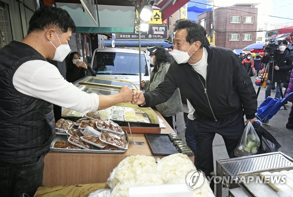 野경선 난타전…나경원 "10년 쉬신 분"·오세훈 "쉰 적 없다"(종합)