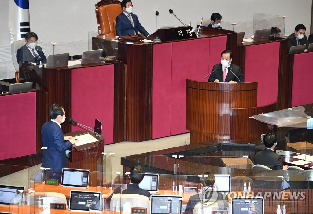 野 "총리되더니 머리 조아려"…정총리 "조선왕조냐" 언성