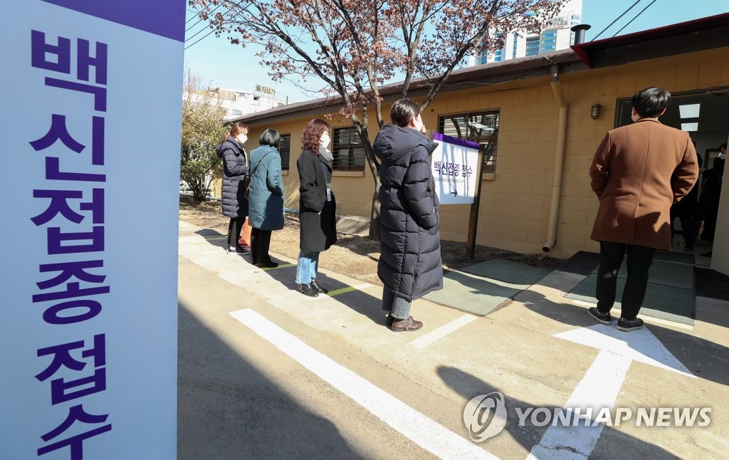 "숨쉬기 힘들다" 환자 긴급 호소에 접종센터 '5분' 비상 대응