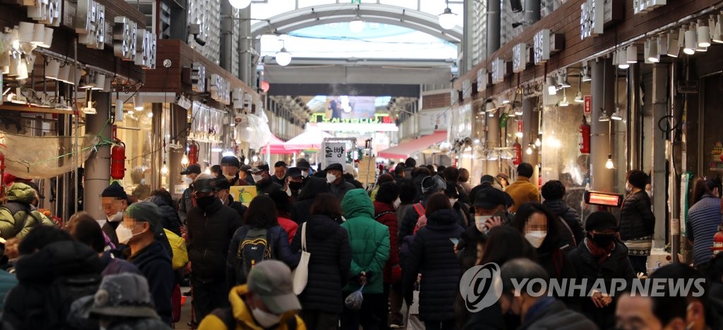 설 명절 음식 준비는? "장 볼때도 거리두기, 가급적 온라인으로"