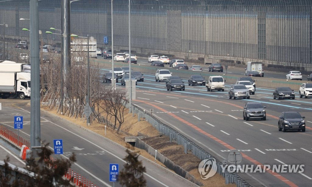 "올해 설에도 마음과 택배만"…코로나19 귀성길 한산