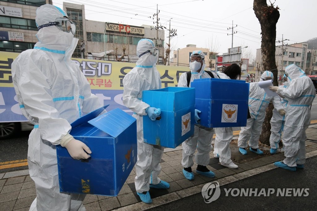 '코로나19 집단감염' IM선교회 압수수색…경찰, 방호복 중무장(종합2보)