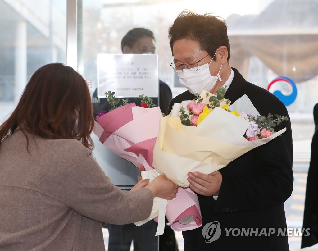 황희 장관 "문화체육관광 분야 코로나 위기 극복이 최우선 과제"