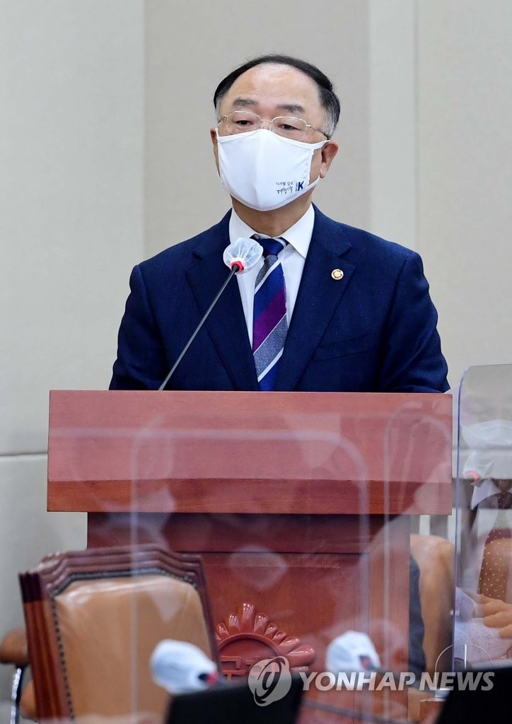 홍남기 "매출 10억 소상공인까지 지원금 검토…3월중 지급"(종합2보)