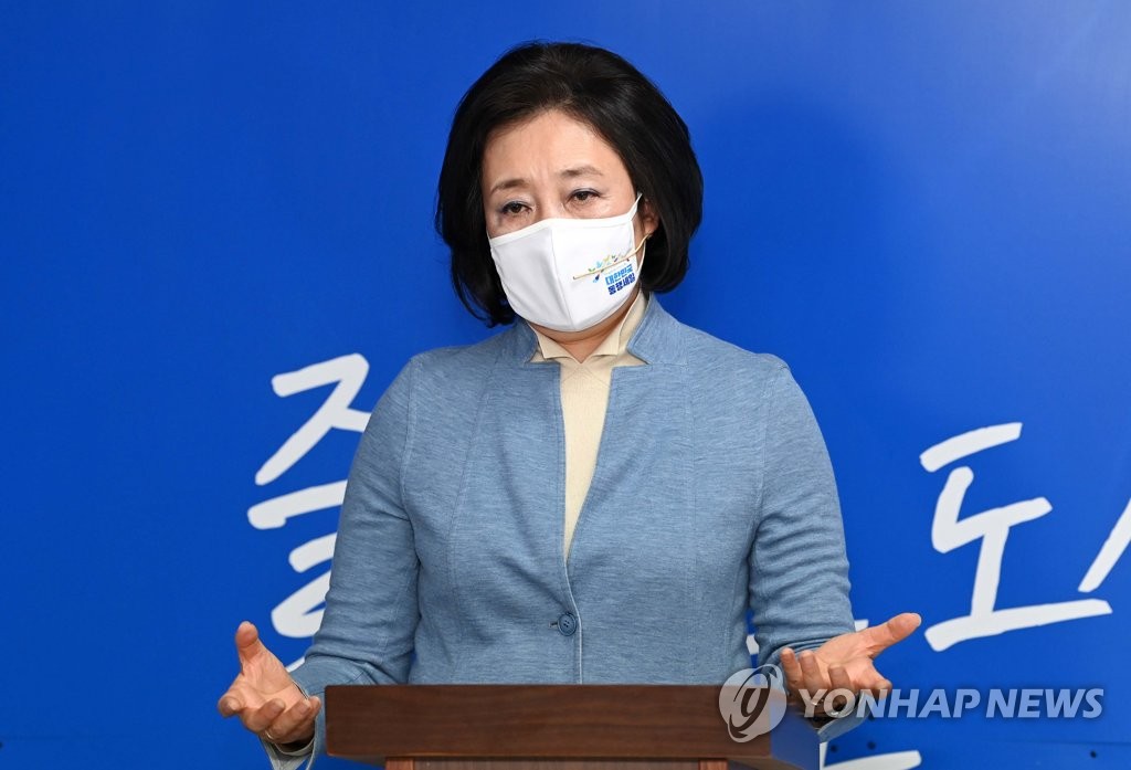 박영선, 오세훈에 반격…"팩트 모르고 공격하면 자책골"