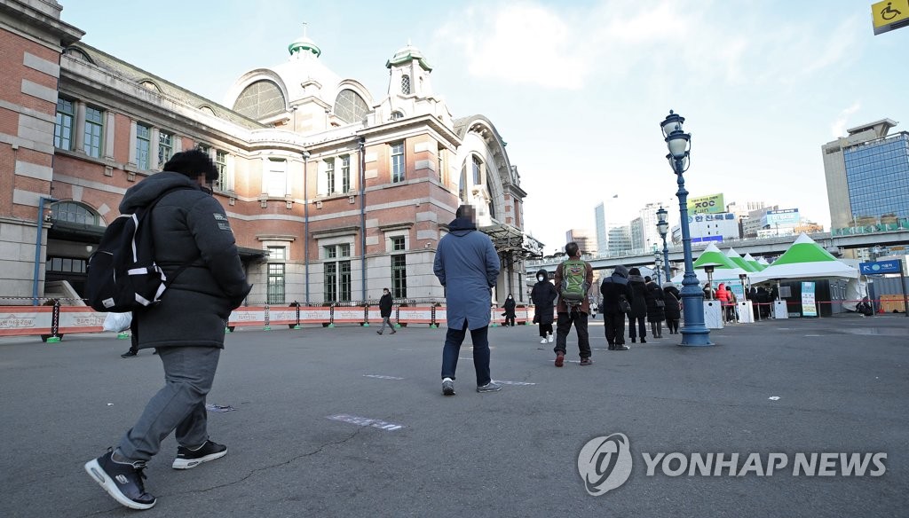 600명대 확진에 이틀째 거리두기 2.5단계 범위…'4차 유행' 우려(종합)