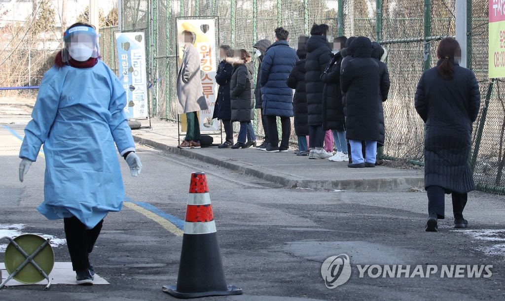 오늘도 600명대 예상…설연휴 뒤 재확산 조짐에 '4차 유행' 우려