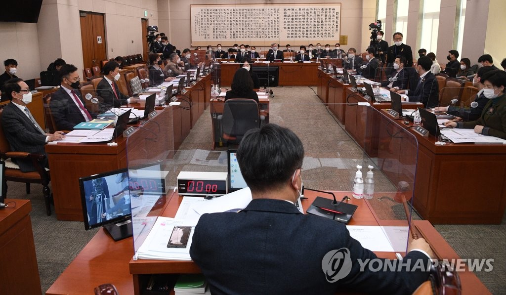 법사위, 이용구 '고열 노쇼'에 파행…野 "폭행추궁 회피"