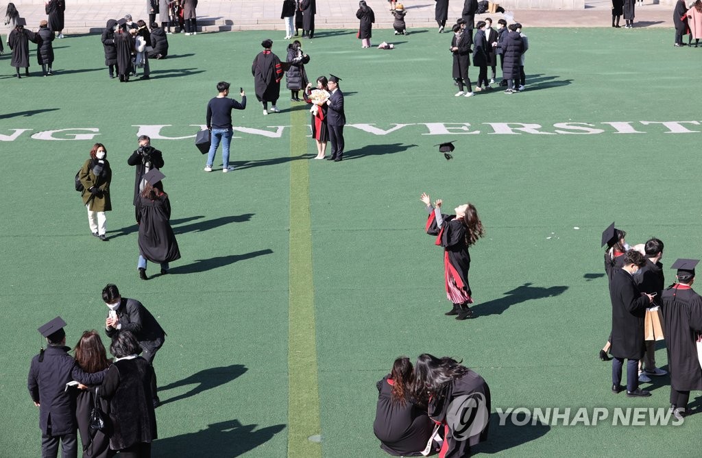 [3보] 신규확진 446명 나흘만에 400명대로 내려와…집단감염 여파 지속