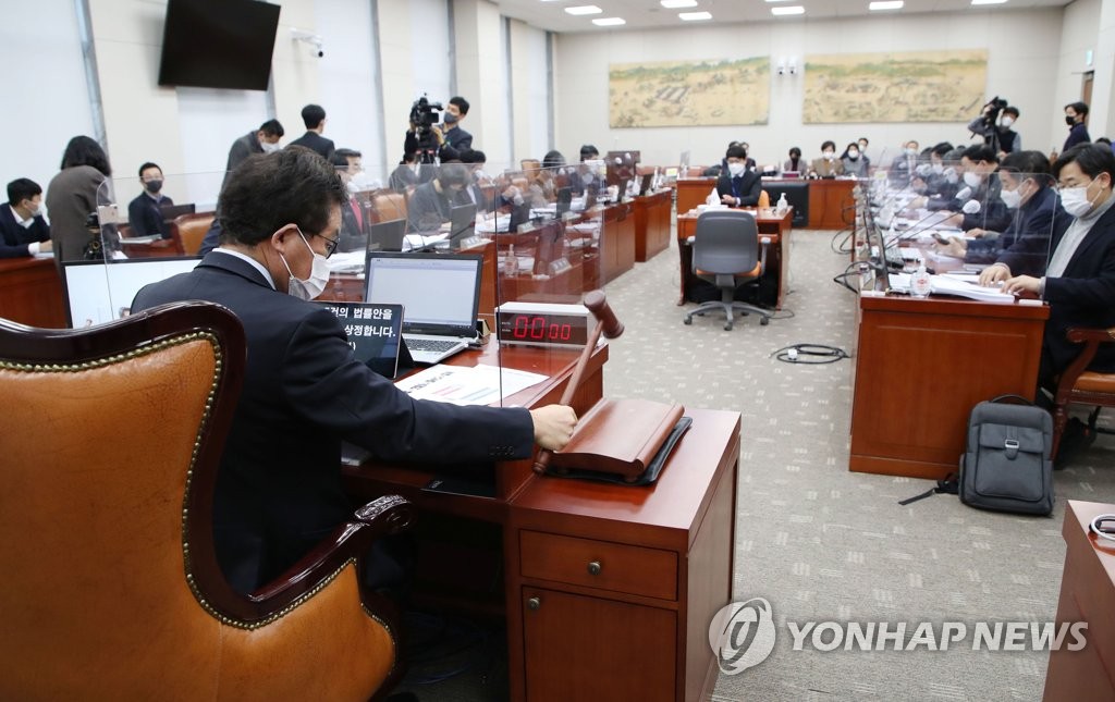 지방 의대·로스쿨 지역 학생 선발 의무화…교육위 관련법 처리