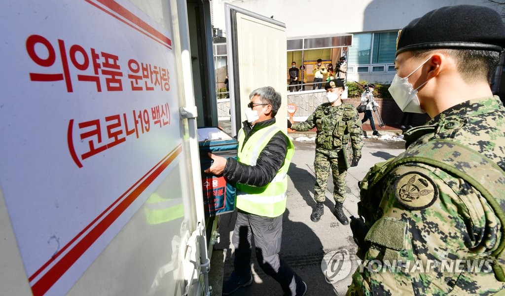 정치권 '1호 접종자' 논쟁에 방역당국 "접종 원칙 따라 곧 결정"