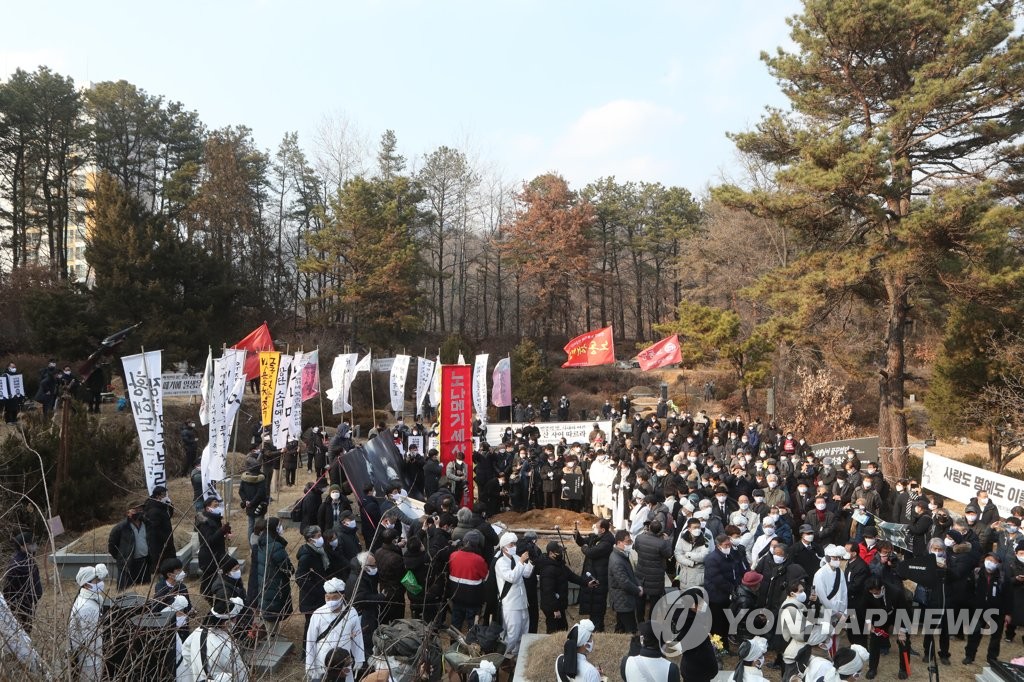 백기완 선생, 남양주 모란공원 전태일 열사 묘 옆에 영면